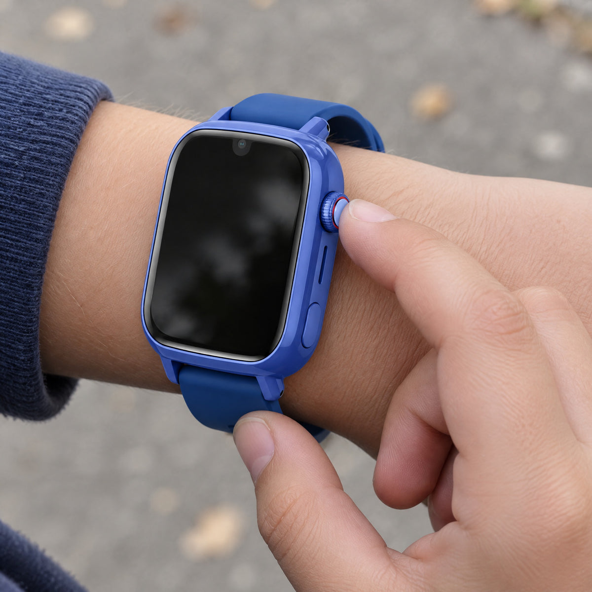 Solvi SE kids smartwatch in navy on a child's wrist, outdoors